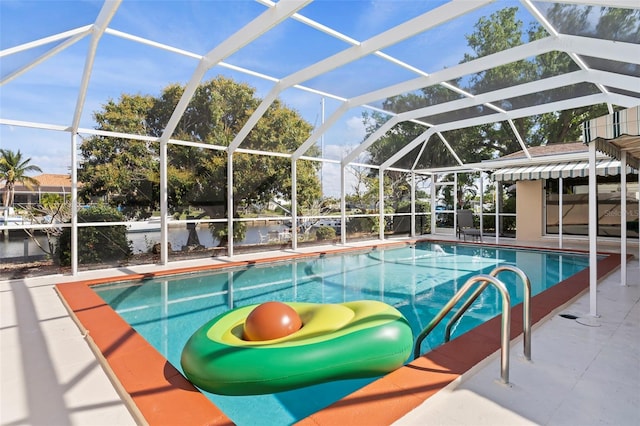 125 Small St SE, Port Charlotte, FL 33952 - swimming pool with a patio area and glass enclosure