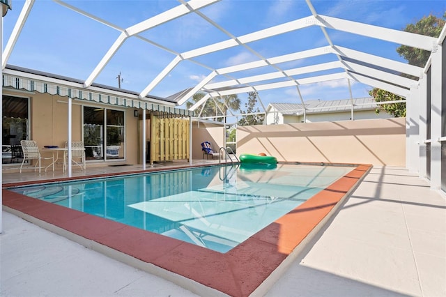 125 Small St SE, Port Charlotte, FL 33952 - swimming pool featuring a patio and a lanai
