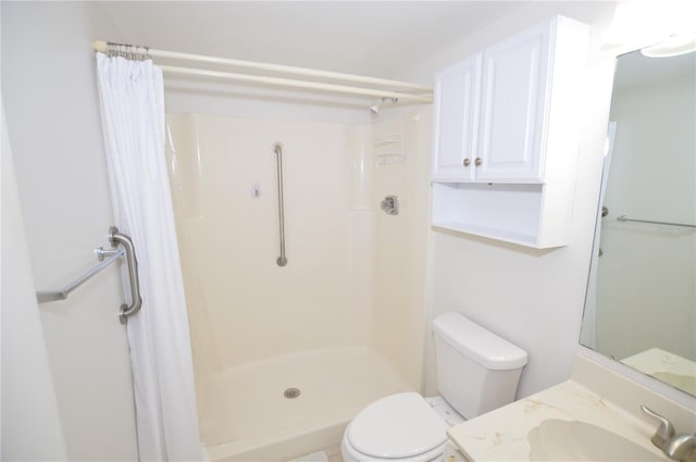 12538 SW Kingsway Cir Unit 1602, Lake Suzy, FL 34269 - full bathroom with vanity, toilet, and curtained shower