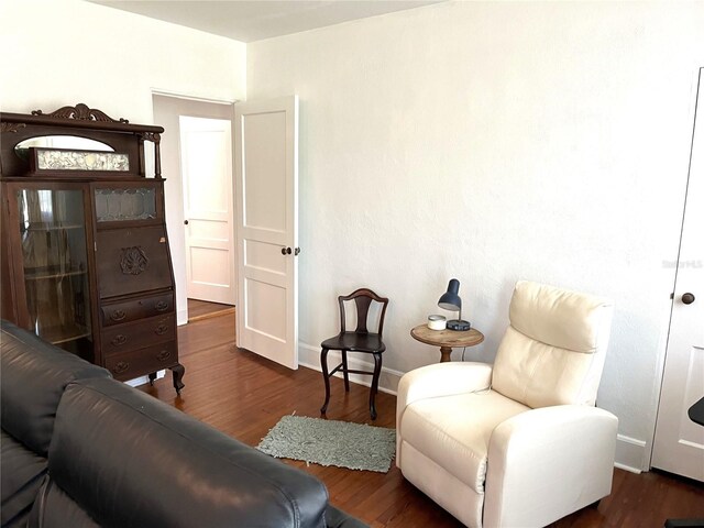 404 W Whidden St, Arcadia, FL 34266 - living room featuring wood finished floors and baseboards