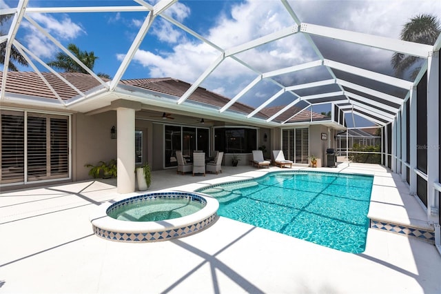 523 Saint Girons Ct, Punta Gorda, FL 33950 - view of swimming pool featuring a patio area, a pool with connected hot tub, a ceiling fan, and a lanai