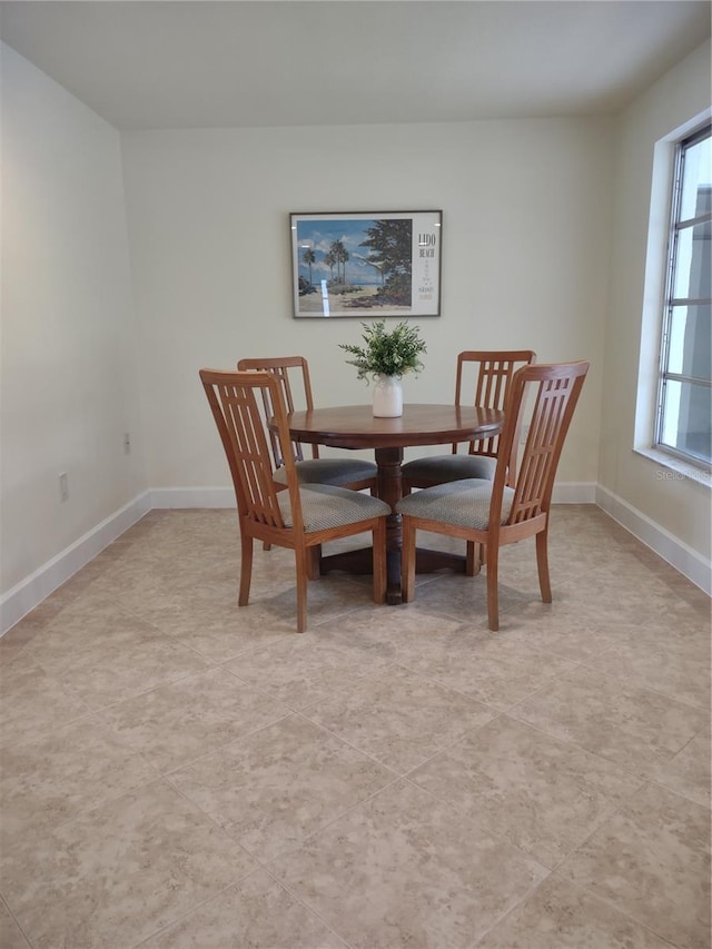 9986 SW Riverview Cir, Arcadia, FL 34269 - dining area featuring baseboards
