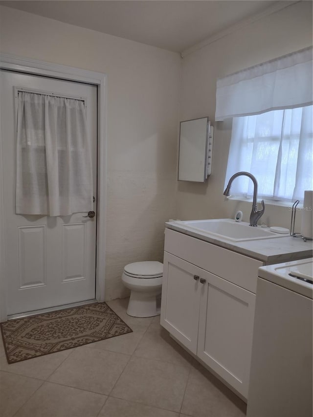 9986 SW Riverview Cir, Arcadia, FL 34269 - bathroom featuring tile patterned floors and vanity