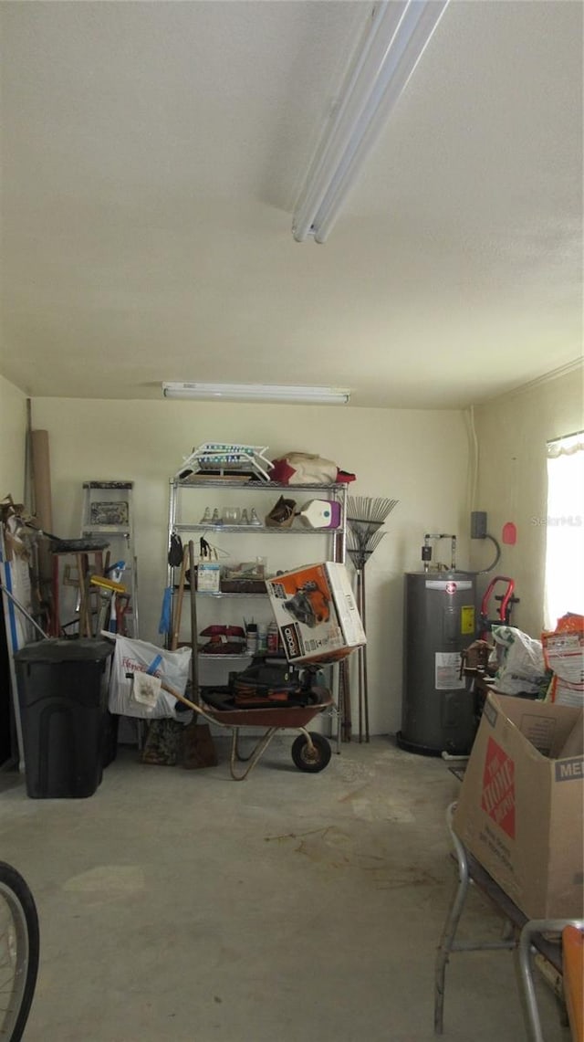 9986 SW Riverview Cir, Arcadia, FL 34269 - garage with electric water heater