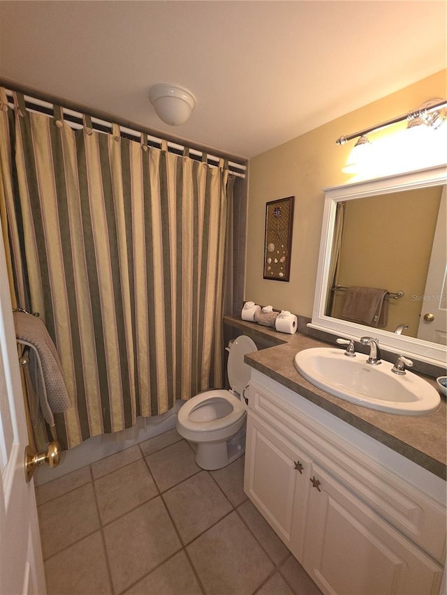 311 Garvin St Unit 405B, Punta Gorda, FL 33950 - full bathroom with tile patterned flooring, toilet, vanity, and a shower with curtain