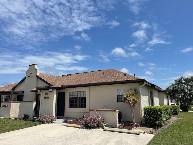13100 S Mccall Rd Unit 125, Port Charlotte, FL 33981 - ranch-style home featuring stucco siding, a chimney, and roof with shingles
