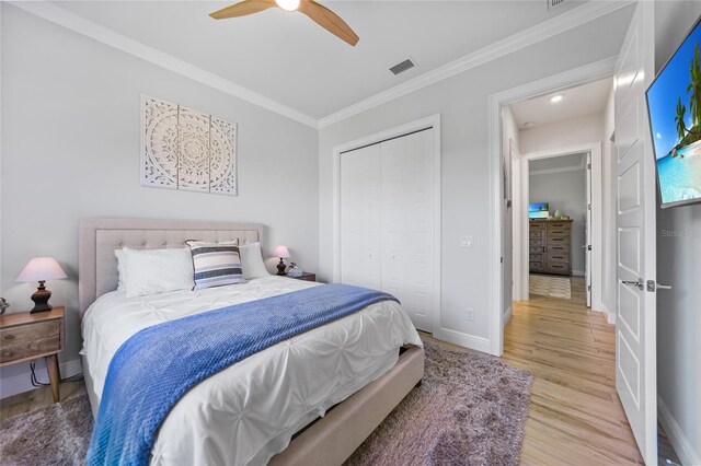 1801 Los Alamos Dr, Punta Gorda, FL 33950 - bedroom featuring ornamental molding, light wood finished floors, a closet, and a ceiling fan