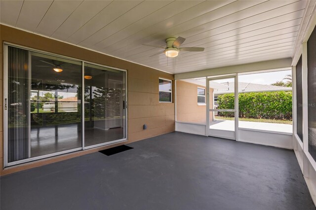 444 Edgewood Rd, Venice, FL 34293 - unfurnished sunroom featuring a ceiling fan