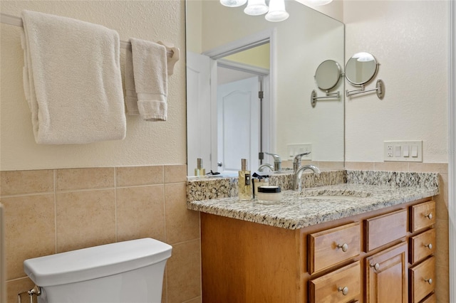 5221 Blackjack Cir, Punta Gorda, FL 33982 - bathroom with vanity and tile walls