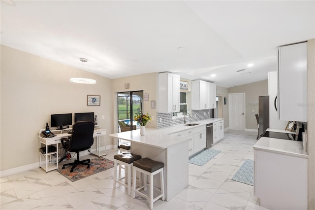 1141 Paraclete Rd, Punta Gorda, FL 33983 - kitchen featuring dishwasher, vaulted ceiling, light marble finish floors, a peninsula, and a kitchen bar