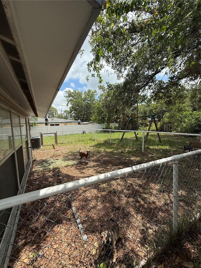 2174 Schwalbe Way, Sarasota, FL 34235 - view of yard