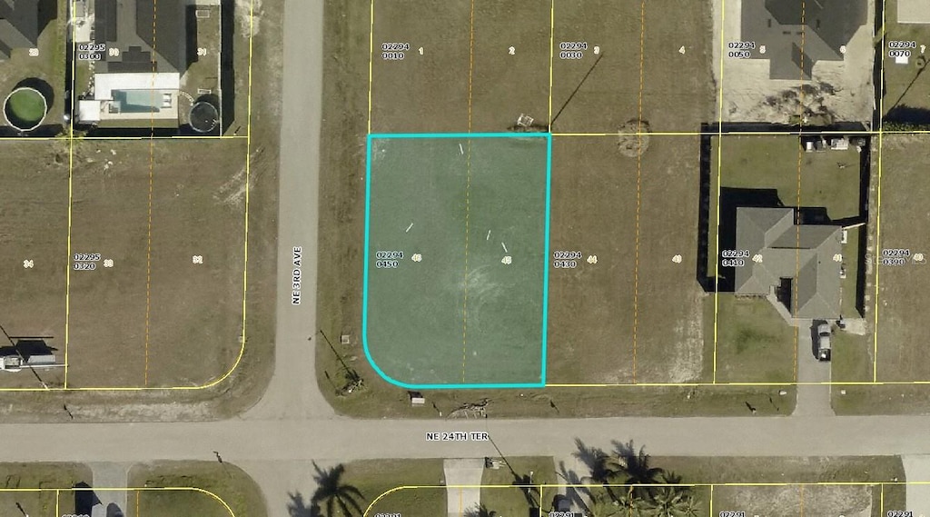 301 NE 24th Ter, Cape Coral, FL 33909