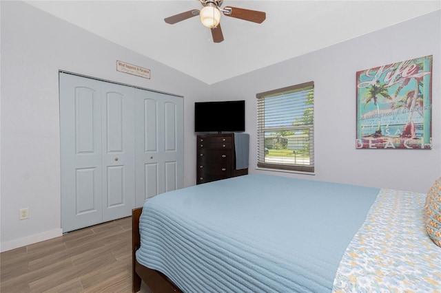 720 Dalton Blvd, Port Charlotte, FL 33952 - bedroom featuring vaulted ceiling, wood finished floors, a closet, and a ceiling fan