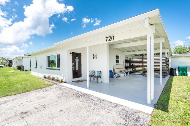 720 Dalton Blvd, Port Charlotte, FL 33952 - back of property featuring a yard and stucco siding