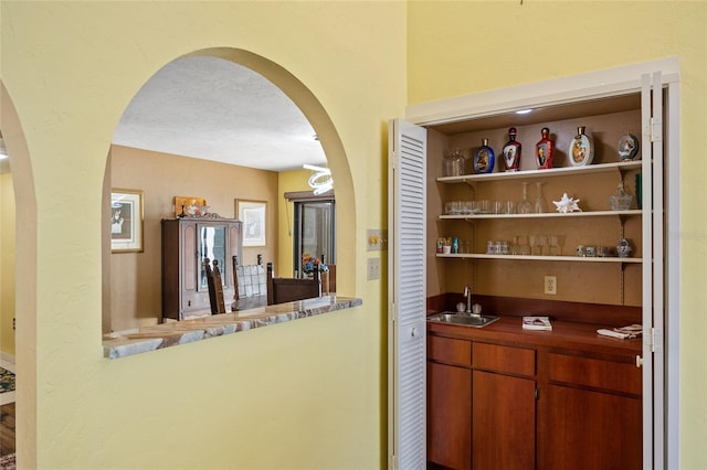25188 Marion Ave Unit 45, Punta Gorda, FL 33950 - indoor wet bar featuring arched walkways