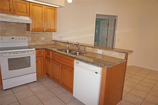 1128 Rum Cay Ct, Punta Gorda, FL 33950 - kitchen with white appliances, under cabinet range hood, a peninsula, light tile patterned floors, and backsplash
