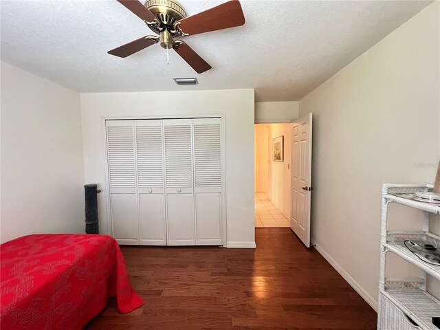 2526 Brazilia Ct, Punta Gorda, FL 33950 - bedroom featuring dark wood finished floors, a closet, and ceiling fan