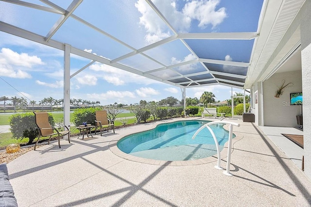 3385 Via Montana Way N, Fort Myers, FL 33917 - swimming pool featuring a patio area and glass enclosure