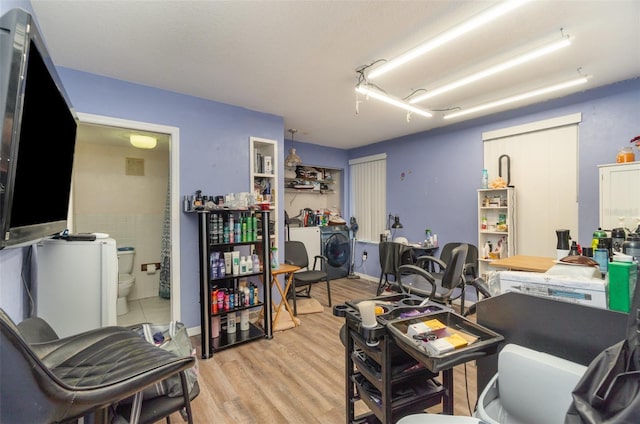6605 NE Masters Ave, Arcadia, FL 34266 - home office featuring washer / dryer and light wood finished floors