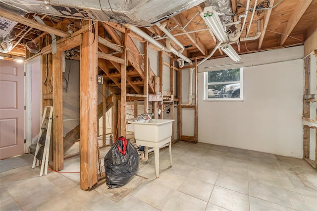 6605 NE Masters Ave, Arcadia, FL 34266 - below grade area featuring a sink