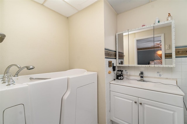6605 NE Masters Ave, Arcadia, FL 34266 - ensuite bathroom with vanity, tile walls, and a tub to relax in