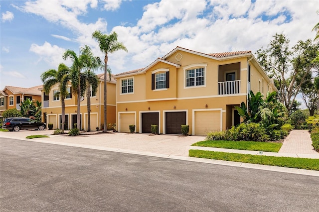 8098 Moonstone Dr Unit 17-203, Sarasota, FL 34233 - photo 2