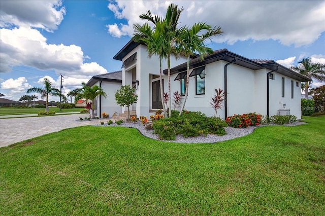3800 Carupano Ct, Punta Gorda, FL 33950 - view of front of house featuring stucco siding and a front lawn