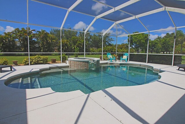 260 Rotonda Blvd E, Rotonda West, FL 33947 - view of swimming pool featuring a patio, a pool with connected hot tub, and a lanai