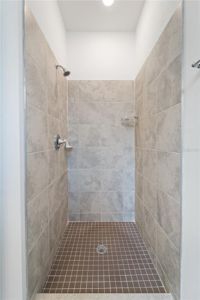2161 Gardenia Ave, Port Charlotte, FL 33953 - full bathroom featuring a tile shower