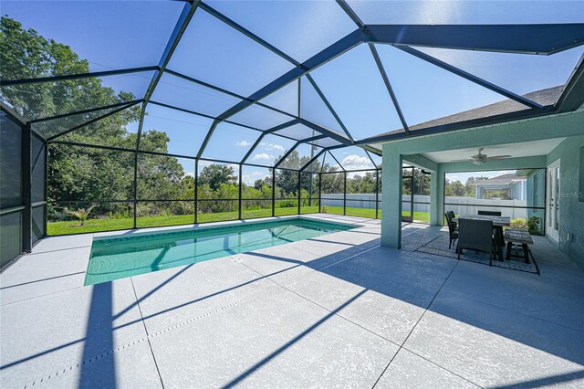 12112 Helios Ave, Port Charlotte, FL 33981 - outdoor pool with a patio area, ceiling fan, outdoor dining area, and glass enclosure
