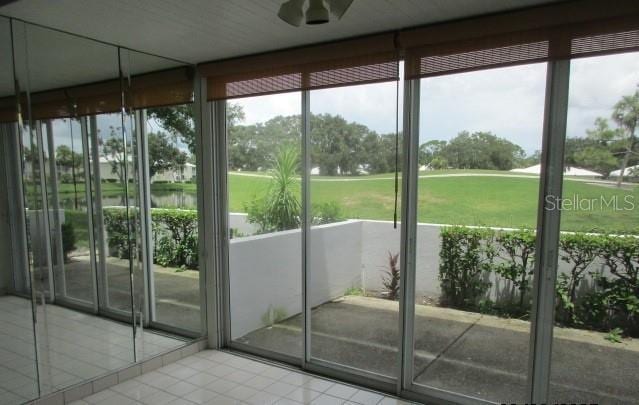 429 Cerromar Ln Unit 353, Venice, FL 34293 - unfurnished sunroom featuring a ceiling fan