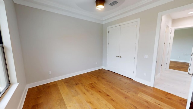 2073 Treasure Ln, Punta Gorda, FL 33982 - unfurnished bedroom featuring crown molding, light wood-style floors, a closet, and ceiling fan