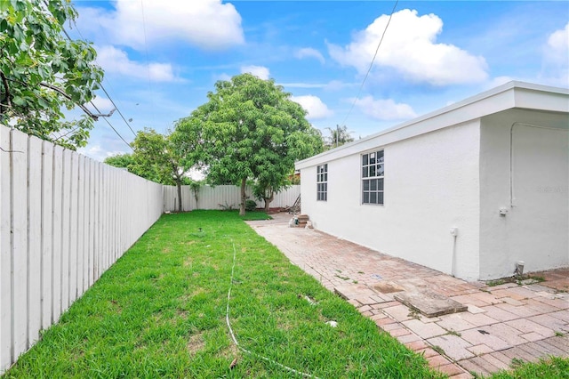 1541 NE 32nd Pl, Pompano Beach, FL 33064 - fenced backyard with a patio area