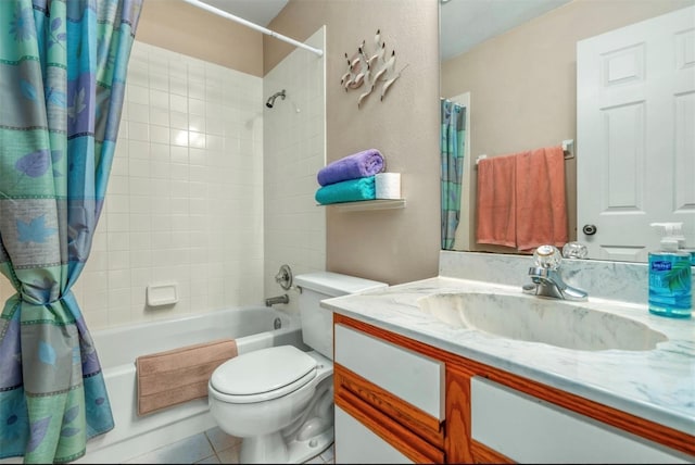 2103 Villaway E, Sebring, FL 33876 - full bath featuring shower / bath combo with shower curtain, vanity, and tile patterned floors