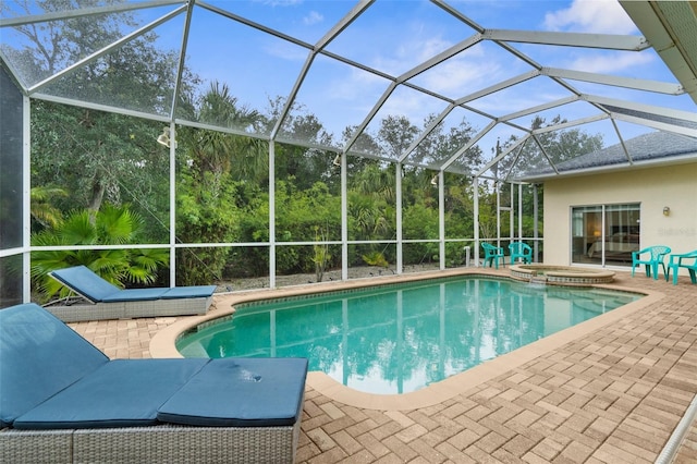 2453 Harbour Dr, Punta Gorda, FL 33983 - view of swimming pool featuring a patio area, a pool with connected hot tub, and glass enclosure