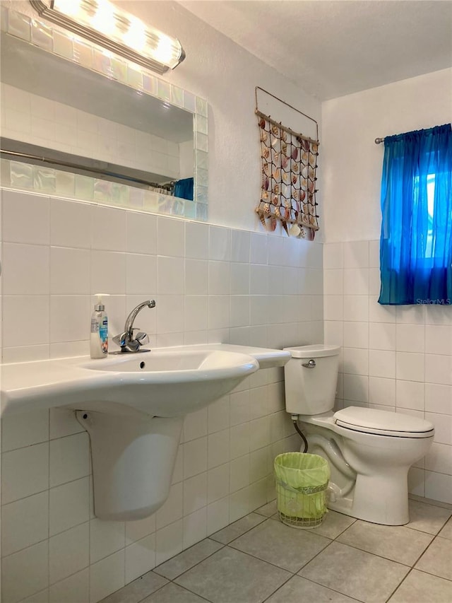 232 Darst Ave, Punta Gorda, FL 33950 - bathroom with tile walls and tile patterned flooring