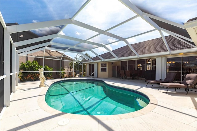 574 Macedonia Dr, Punta Gorda, FL 33950 - outdoor pool featuring a patio and glass enclosure