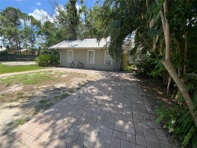 606 E Oak St, Arcadia, FL 34266 - ranch-style home with a metal roof