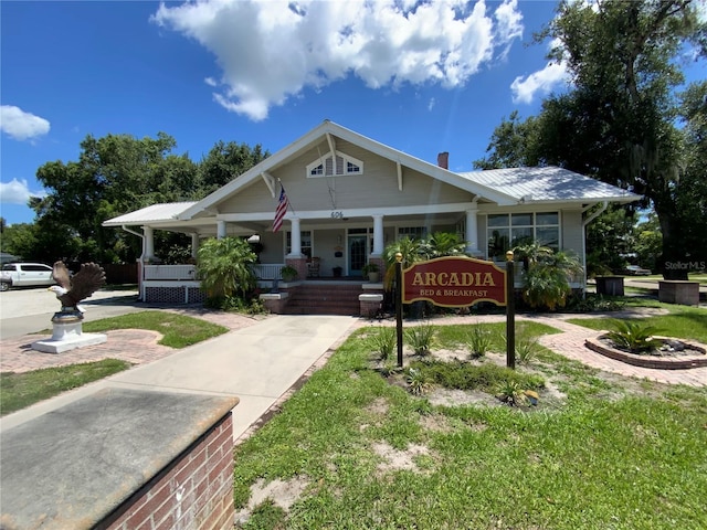 606 E Oak St, Arcadia, FL 34266 - craftsman house with covered porch and a metal roof