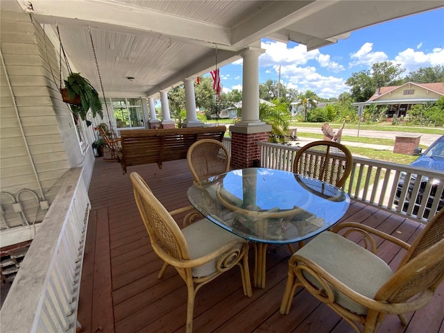 606 E Oak St, Arcadia, FL 34266 - wooden porch with outdoor dining area