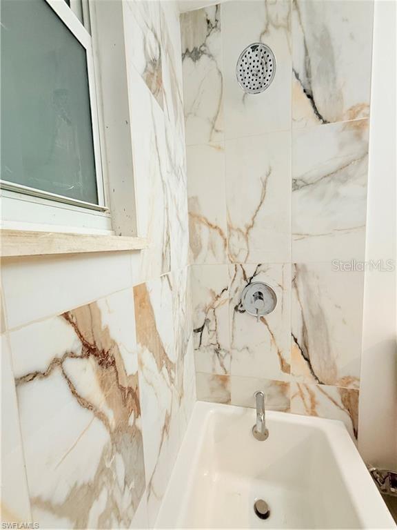 3902 Locust Ave, Sarasota, FL 34234 - view of full bath