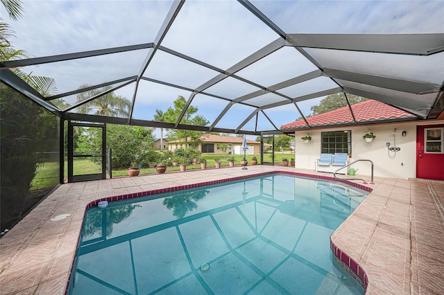 25499 Taltal Dr, Punta Gorda, FL 33983 - swimming pool featuring a patio area
