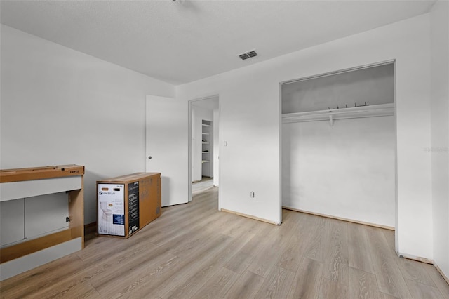 3207 Chariot Pl, Orlando, FL 32818 - unfurnished bedroom with wood finished floors and a closet