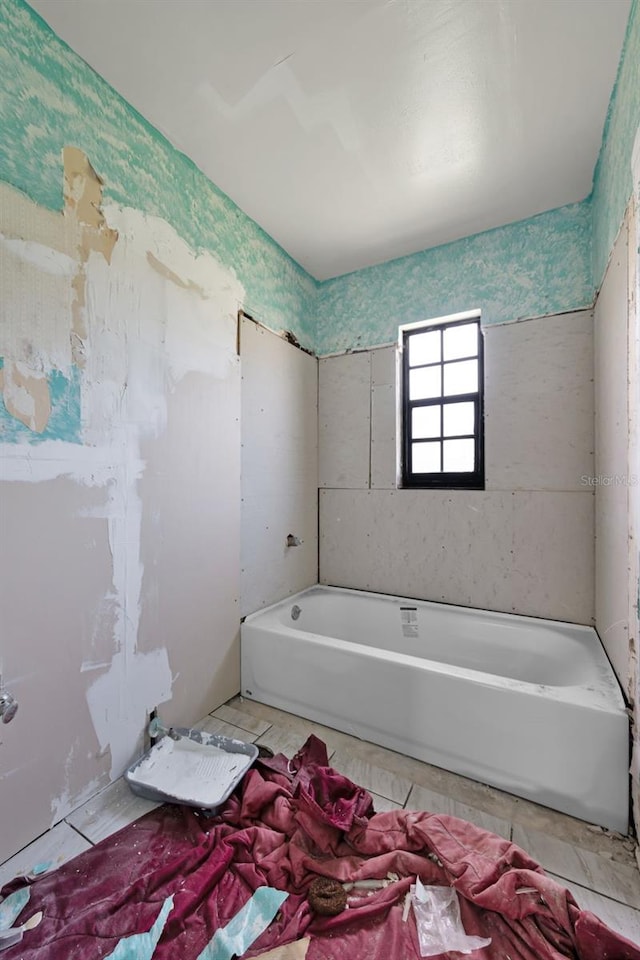 3207 Chariot Pl, Orlando, FL 32818 - bathroom featuring a bath