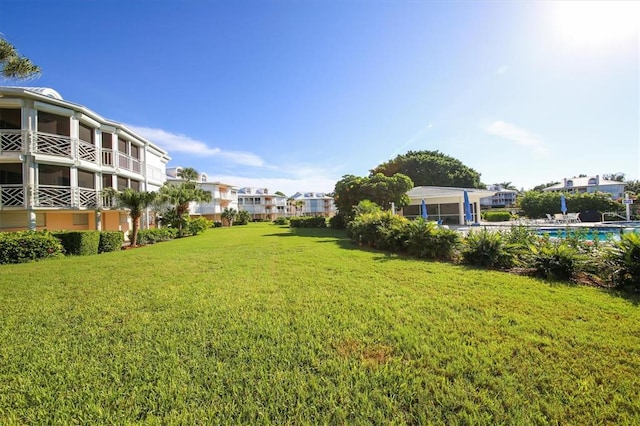 view of yard featuring a balcony