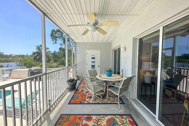 balcony featuring ceiling fan