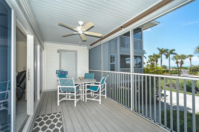 sunroom featuring ceiling fan