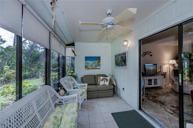 sunroom / solarium with ceiling fan