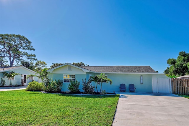 ranch-style house featuring a front lawn