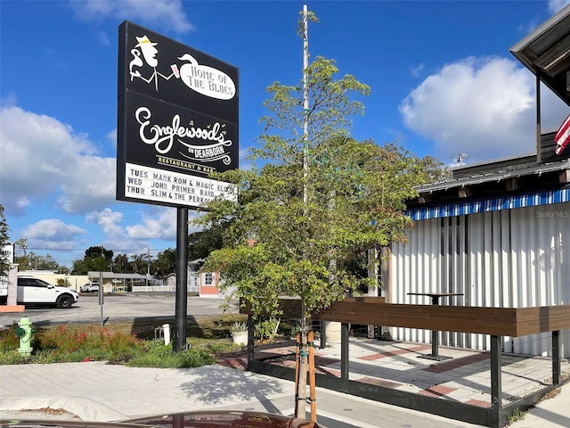 view of community / neighborhood sign